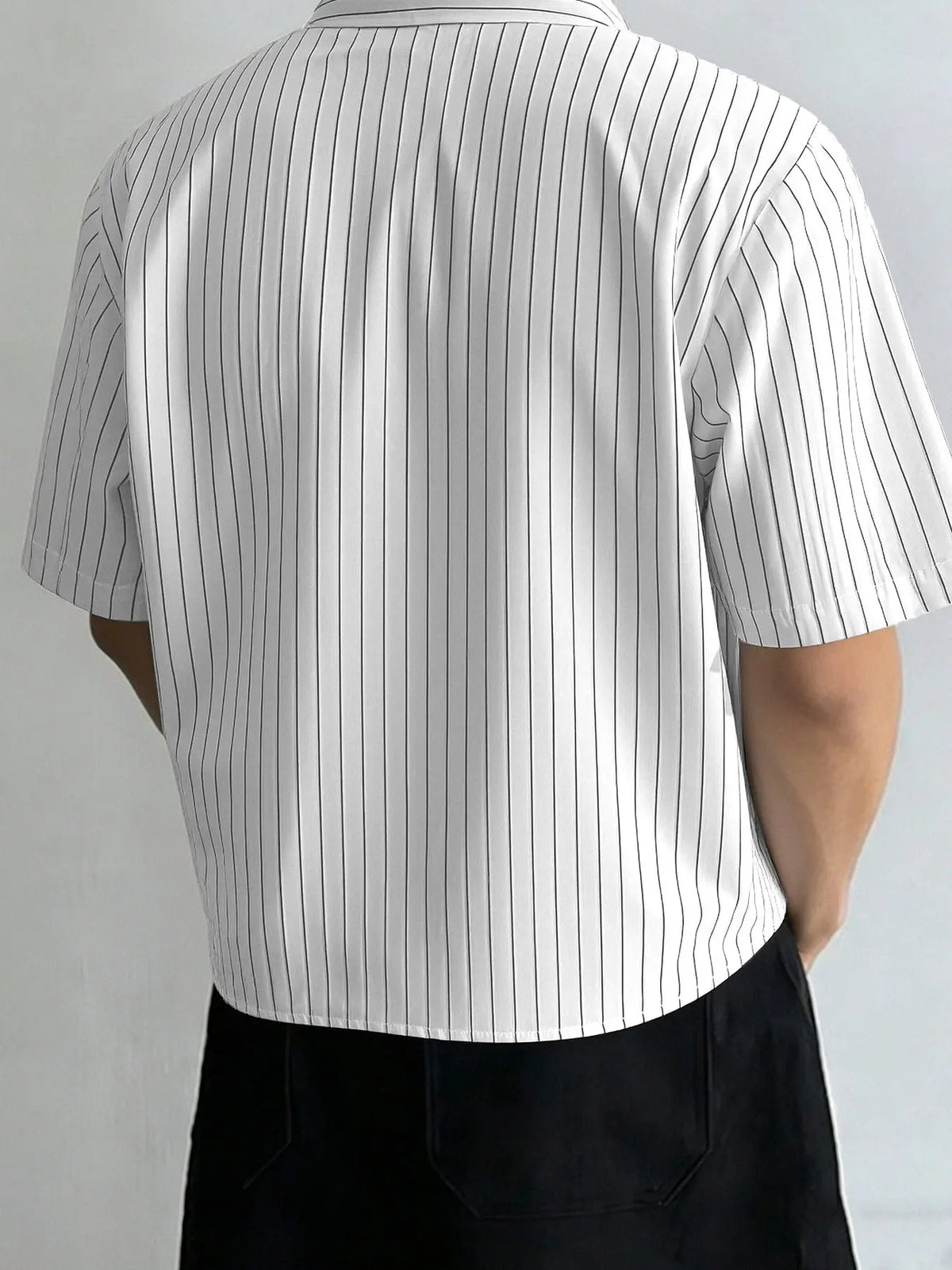 Men's White Pinstripe Cropped Short Sleeve Button-Down Button Front Striped Shirt, Casual Summer Streetwear Oversized Top, Casual Collared Shirt, Suitable for Daily Outings and Street Style